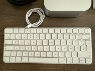 Mac mini M4 256GB / 16GB RAM con teclado y ratón
