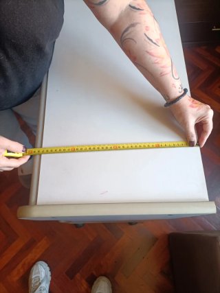 Escritorio blanco y madera