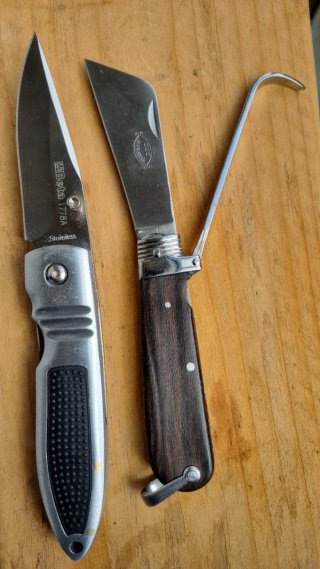 2 Coltelli pieghevoli da collezione