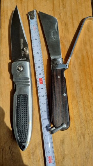 2 Coltelli pieghevoli da collezione
