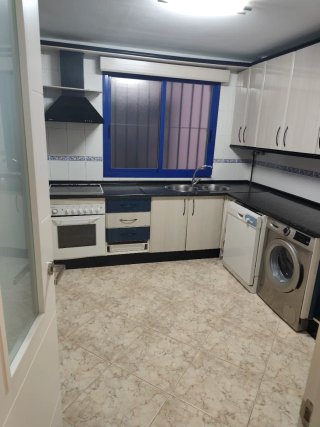 Puertas blancas lacadas con cristal incorporado