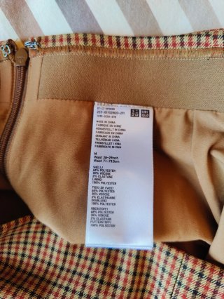 Falda midi Uniqlo cuadros marrón y naranja