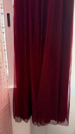 Vestido de graduación burdeos con brillos
