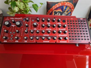 Behringer Neutron Sintetizador Modular
