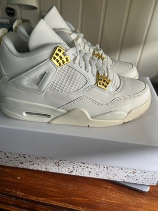 Jordan 4 Metallic Gold