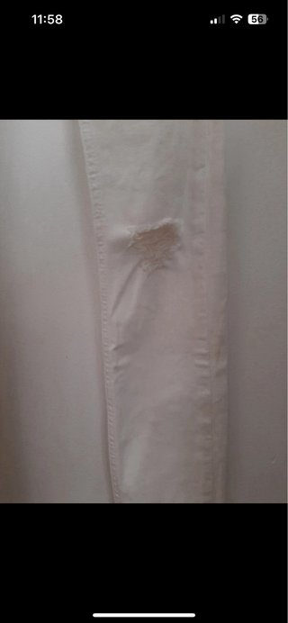 Vaqueros blancos rotos