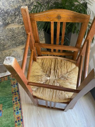 4 Sillas de Madera y Enea