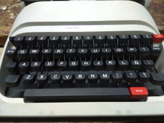 Máquina de escribir Olivetti Lettera 12