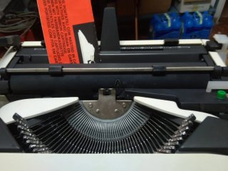 Máquina de escribir Olivetti Lettera 12