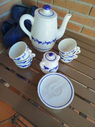 Set di caffè in ceramica blu e bianco