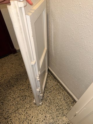 Ventanas blancas de madera Bien cuidadas