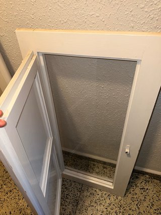 Ventanas blancas de madera Bien cuidadas