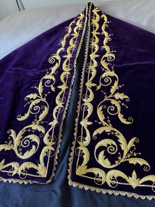 Manto Morado Bordado Oro Virgen Dolorosa