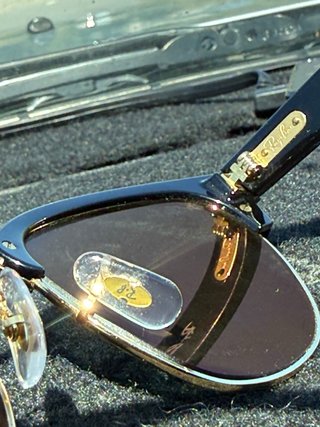 Gafas de sol Ray-Ban Clubmaster negras y doradas