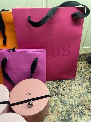 Cajas Tous grandes naranja y rosa