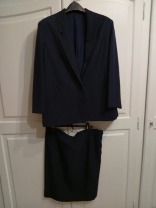 Completo giacca e gonna blu scuro
