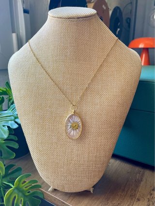 Collar Margarita Encapsulada