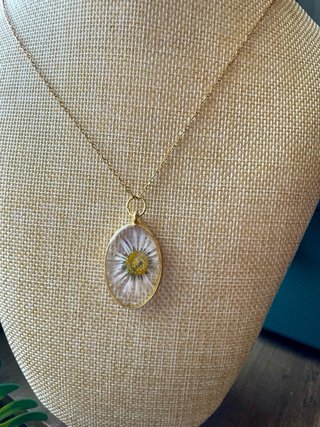Collar Margarita Encapsulada