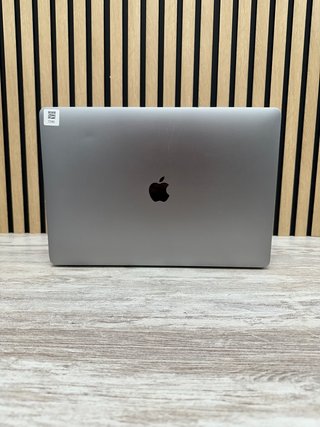 MacBook Pro 15" 2018 i7 16gb 512gb SSD