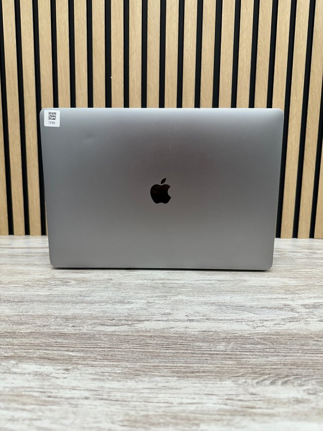 MacBook Pro 15" 2018 i7 16gb 512gb SSD
