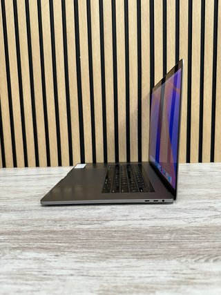 MacBook Pro 15" 2018 i7 16gb 512gb SSD
