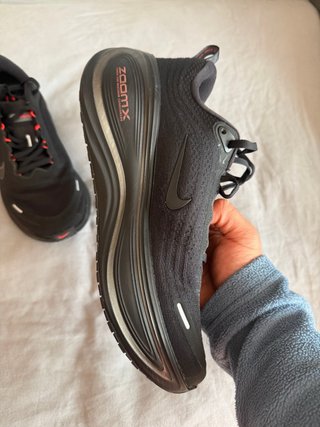 Nike Vomero Plus Zapatillas Running Negras Rojas