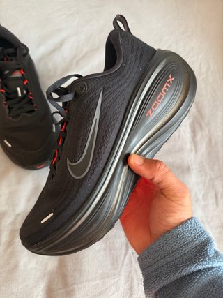 Nike Vomero Plus Zapatillas Running Negras Rojas