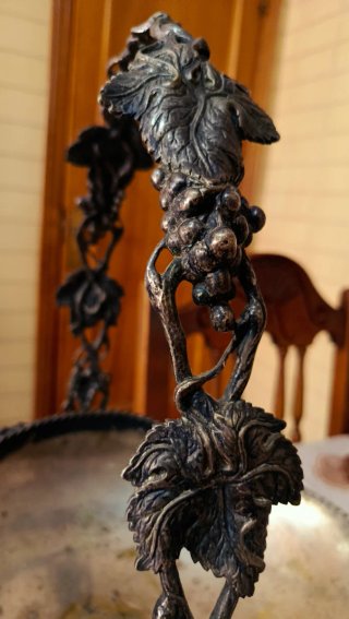 Centro de mesa vintage metálico con asas