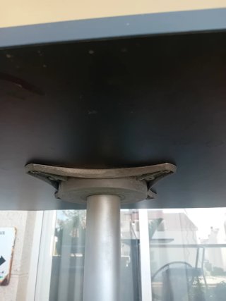MESA ALTA Y TABURETES