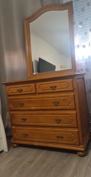 Cómoda de madera con espejo de castaño macizo