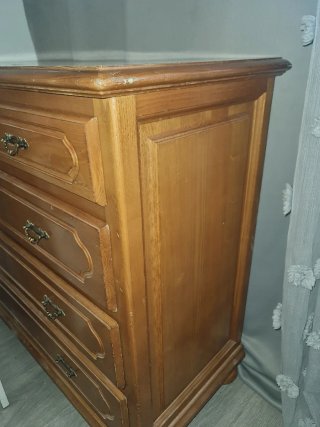 Cómoda de madera con espejo de castaño macizo