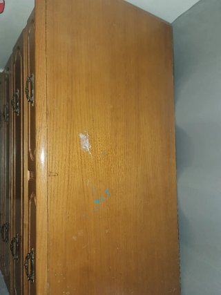 Cómoda de madera con espejo de castaño macizo