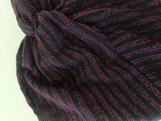 Top negro rayas moradas
