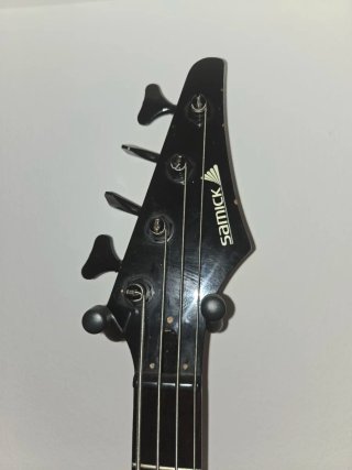 Bajo Eléctrico Negro + Amplificador