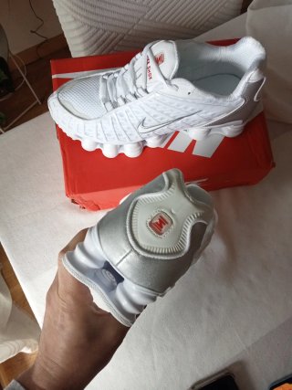 Nike Shox Blancas y Plateadas