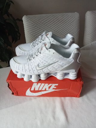Nike Shox Blancas y Plateadas