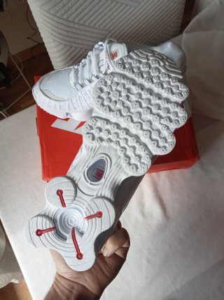 Nike Shox Blancas y Plateadas