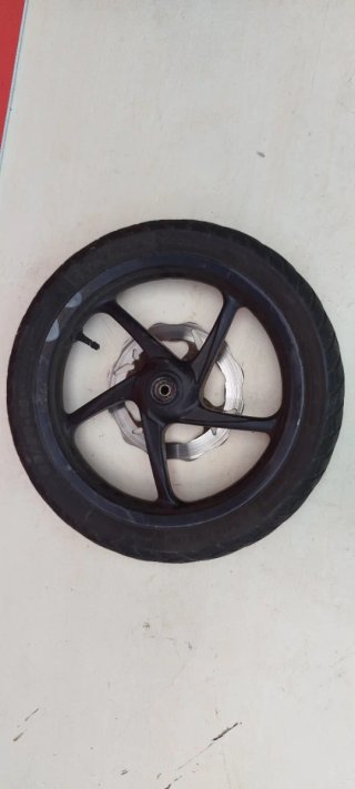 -Honda Visión. Llanta delantera