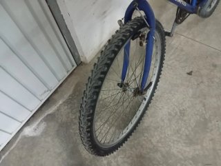 Bicicleta de paseo azul