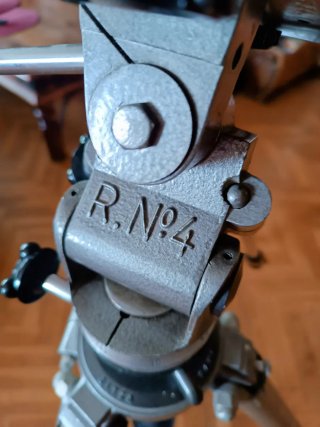Tripode profesional GITZO con rótula R4.