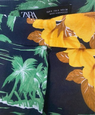 Falda tropical con flores