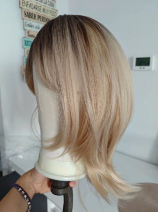 Peluca rubia muy natural