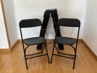 sillas plegables negras - ALQUILER