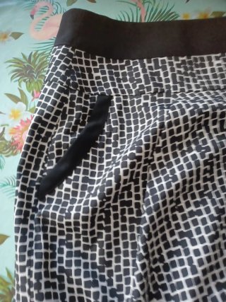 Falda estampada blanco y negro