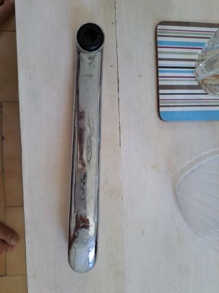 Grifo de metal y goma