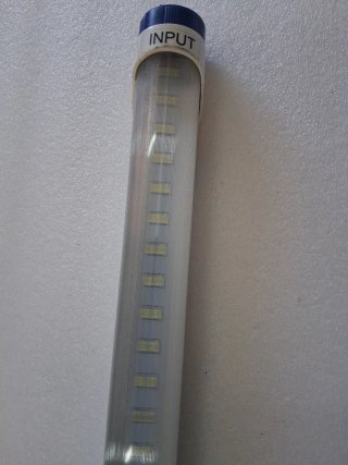 Lámpara LED fluorescente en perfecto estado