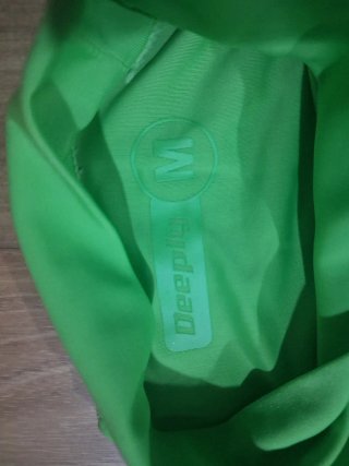 Camiseta DEEPLY verde manga corta