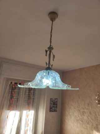 Lampadario floreale in vetro