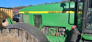 Tractor John Deere 7810.