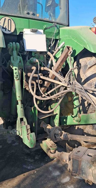 Tractor John Deere 7810.